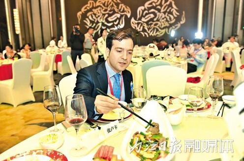 一盤“內(nèi)江黑豬”回鍋肉 扯動(dòng)海內(nèi)外美食家的眼球