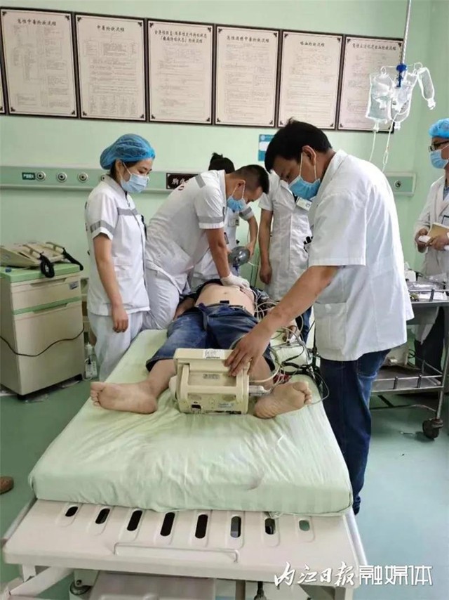 男子心臟驟停42分鐘，內(nèi)江醫(yī)生把他救了回來(lái)！