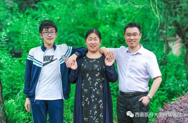 西南醫(yī)大附院劉可智家庭被評(píng)為全國五好家庭