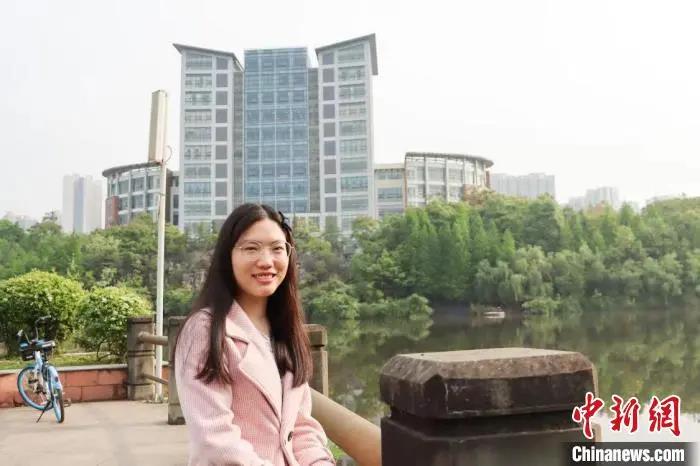 瀘縣二中“凳子姑娘”黃歡獲保研，勵志經歷被人民日報等多家媒體報道