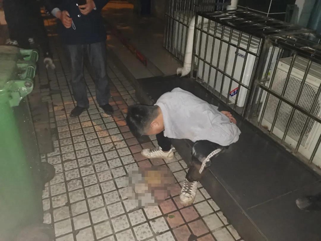 太牛了！宜賓民警一路狂追盜賊！小偷都跑吐了
