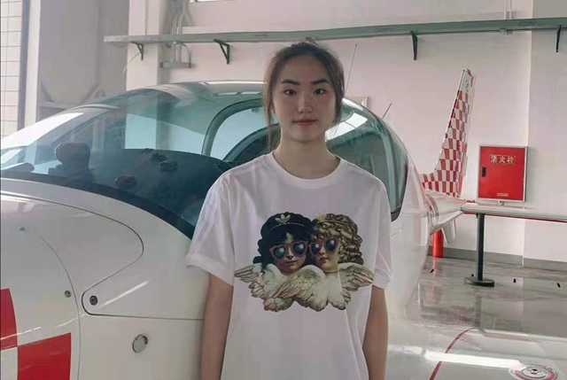 全國僅35名！瀘縣二中張?jiān)娬Z成為瀘州首位女空軍飛行學(xué)員