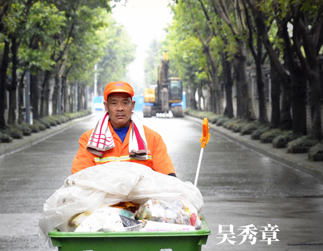 看！瀘州2021年度“最美環(huán)衛(wèi)工人”集體亮相了！