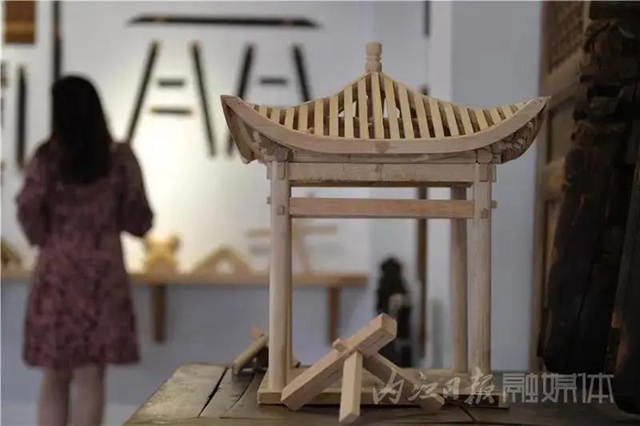 內(nèi)江非遺瑰寶！玉雕、傳統(tǒng)手工榫卯技藝、陶缸傳統(tǒng)制作技藝…(圖9)