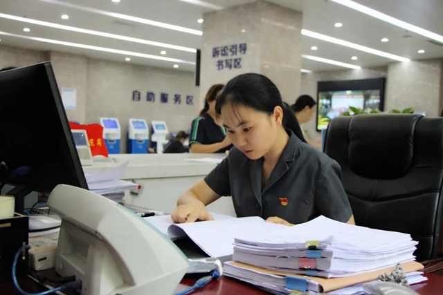 江陽法院劉紅梅被授予“全省法院訴訟服務(wù)中心實(shí)質(zhì)化建設(shè)先進(jìn)個人”稱號(圖3)