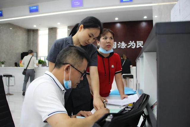 江陽法院劉紅梅被授予“全省法院訴訟服務(wù)中心實(shí)質(zhì)化建設(shè)先進(jìn)個人”稱號(圖5)