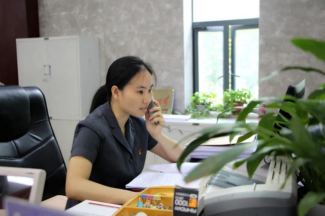 江陽(yáng)法院劉紅梅被授予“全省法院訴訟服務(wù)中心實(shí)質(zhì)化建設(shè)先進(jìn)個(gè)人”稱(chēng)號(hào)