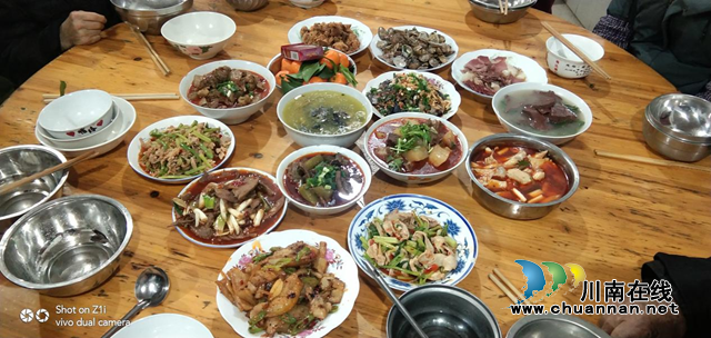 貴州茅臺瀘州地區(qū)經(jīng)銷商新春慰問走進敬老院(圖6)
