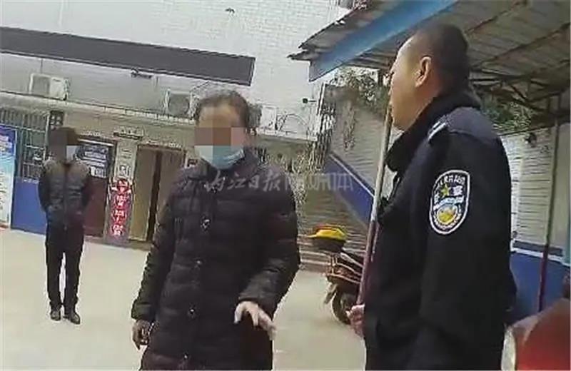 經(jīng)歷了什么？內(nèi)江一女子被丈夫拉到派出所后痛哭流涕