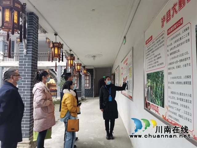 瀘縣書法、美術(shù)、作家、攝影家走進(jìn)方洞鎮(zhèn)新春送祝福(圖5)