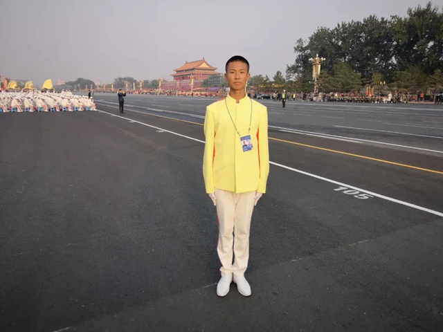 驕傲！21歲瀘州小伙兒登上冬奧會開幕式，擔(dān)任執(zhí)旗手(圖3)
