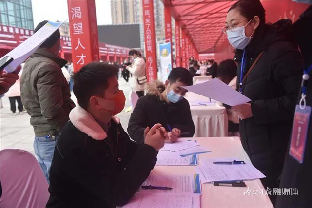 開始啦！83家企業(yè)、5367個(gè)崗位！這3天，內(nèi)江在5個(gè)地方設(shè)點(diǎn)大招工(圖8)