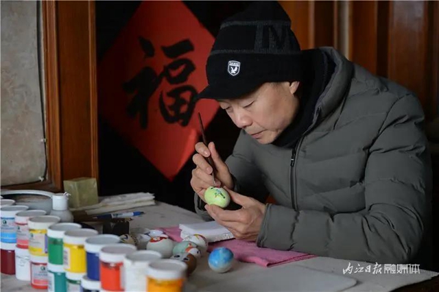 絕！內江非遺傳承人在蛋殼上“畫”出冬奧會(圖1)