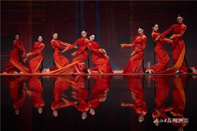 此舞只應(yīng)天上有！這位內(nèi)江甜妹子的舞蹈在網(wǎng)上火了