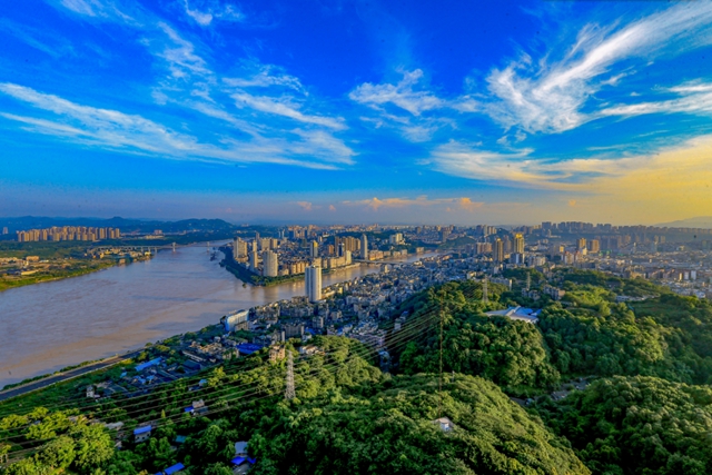 新華社《瞭望》雜志：在國(guó)家戰(zhàn)略布局中找準(zhǔn)瀘州定位(圖4)