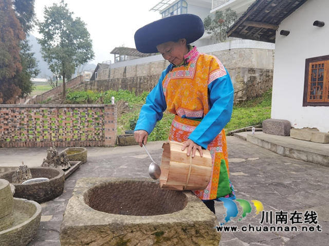 古藺縣大寨苗族鄉(xiāng)：古法制作軟萩粑，其樂(lè)融融迎春天(圖9)