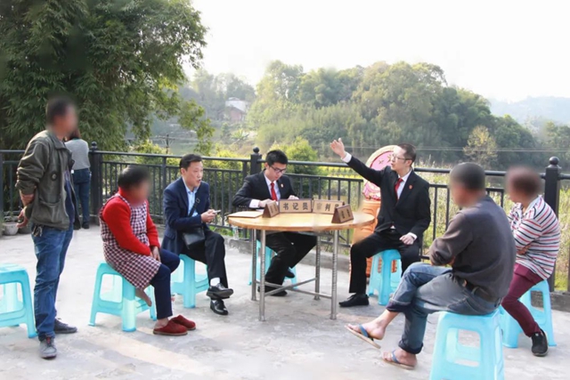 瀘州：為搶毛竹嬢嬢出手傷人，法官化積怨鄰里握手言和(圖12)