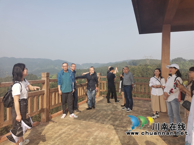 文學助力鄉(xiāng)村振興！瀘州詩人瀘縣道林溝采風活動暨改稿會舉行(圖4)