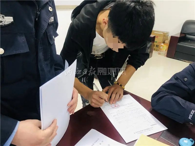 為拍視頻博眼球！威遠兩男子竟把兩貨車堵在路中間，結果——