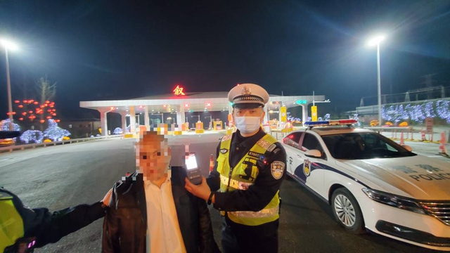 和妻子吵架酒后駕車散心？四川敘永一駕駛員涉嫌醉駕(圖2)