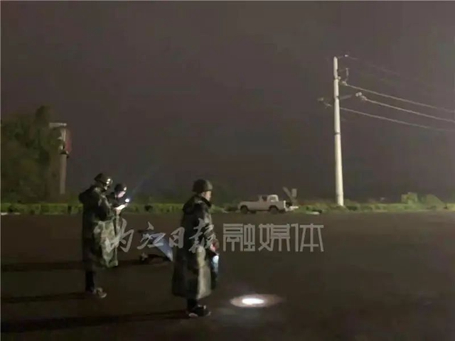 3天40枚火箭彈！內(nèi)江上天“取”雨(圖2)