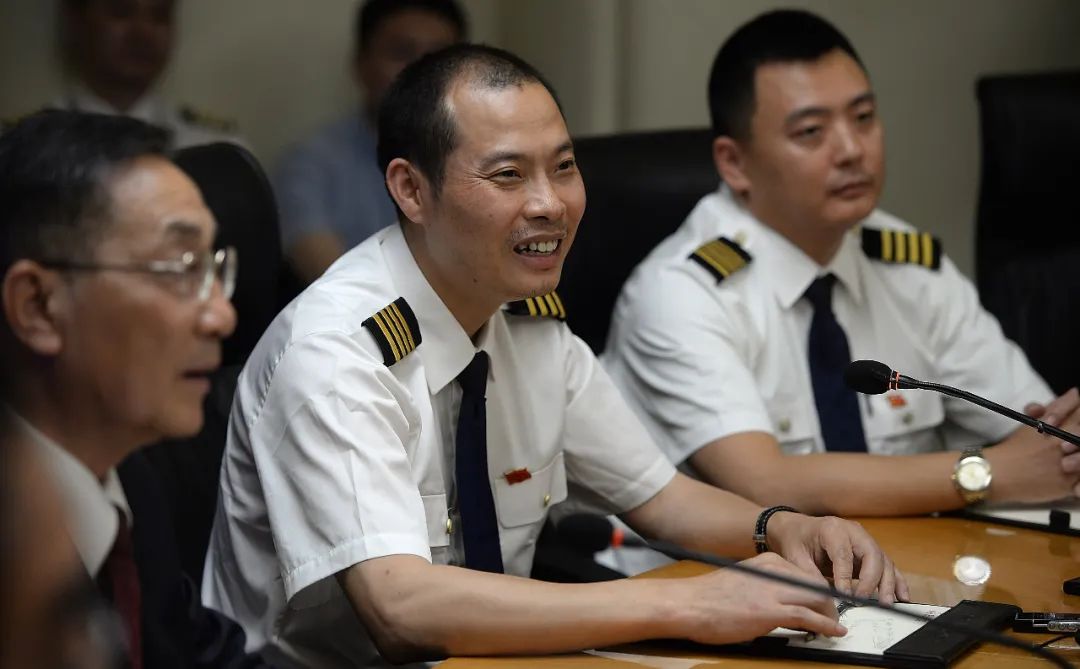曾在瀘州學習飛行技能的“英雄機長”劉傳健，任職中飛院總飛行師