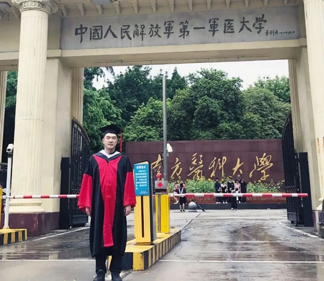 西南醫(yī)大中醫(yī)院：十年磨一劍的青年博士后，怎一個(gè)“帥”字了得！(圖2)