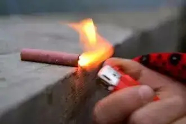 合江：當街燃放鞭炮 行人車輛被迫繞行 4人被處罰！