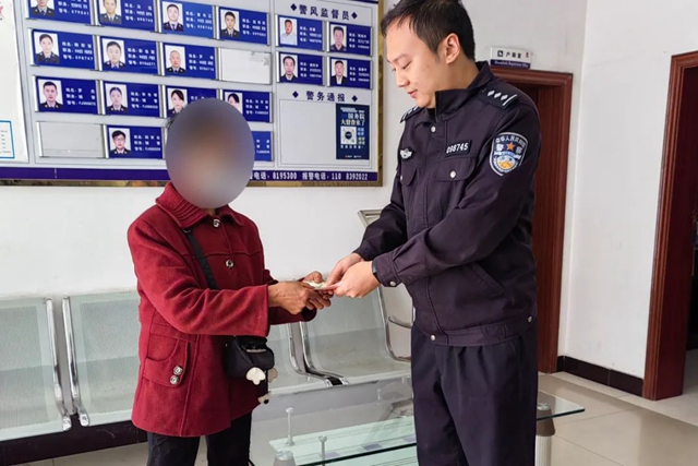 朋友結伴“摸包”分贓，雙雙被刑拘！