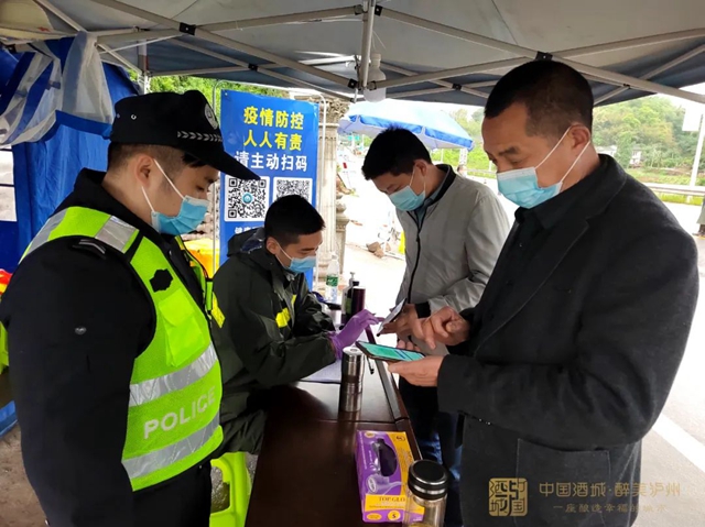 不漏一車一人！今起，瀘州啟動公路來（返）川司乘人員“入川即檢”試點工作