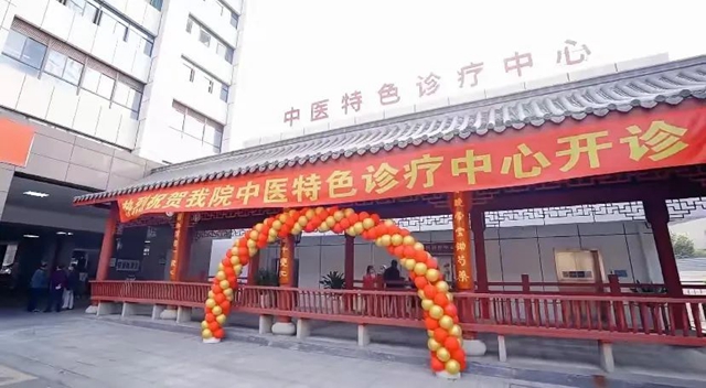 醫(yī)生竟在美女臉上用火罐，沒(méi)想到……(圖3)