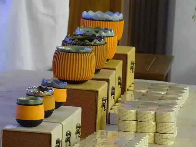 醫(yī)生竟在美女臉上用火罐，沒(méi)想到……(圖6)