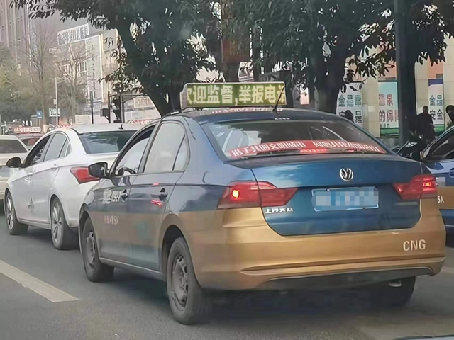 好！該多少付多少！內(nèi)江城區(qū)出租車收費取消“四舍五入”(圖1)