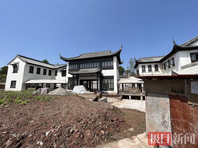 瀘縣一建筑老板修建別墅違占上萬平方米，官方：已立案查處