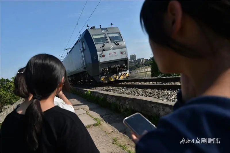 打卡！打卡！一部電視劇，讓內(nèi)江這座橋“發(fā)燙”了——