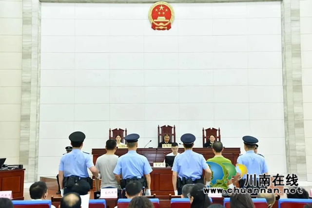 聯(lián)動(dòng)打擊拒執(zhí)犯罪，提升執(zhí)行震懾力度（拒執(zhí)庭審現(xiàn)場(chǎng)）.jpg