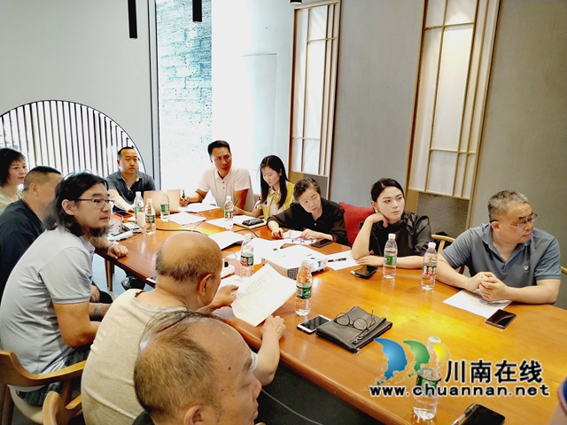 瀘州民盟盟員作家走訪調(diào)研文旅特色街