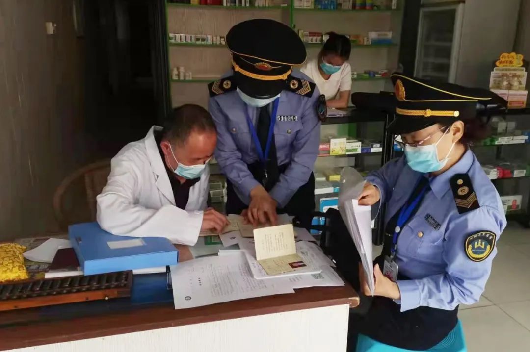 無證還敢治??？自貢兩名“醫(yī)生”被罰！