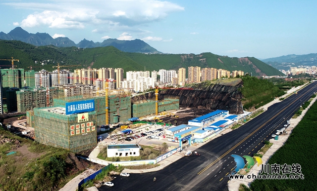 建設中的古藺縣人民醫(yī)院新院區(qū)，建成后將為廣大群眾提供更好的醫(yī)療服務.JPG