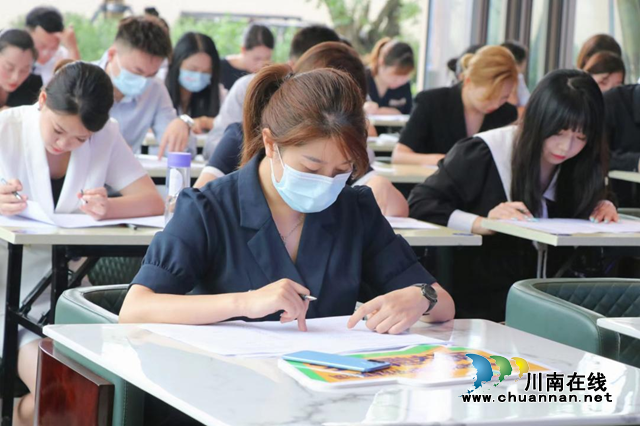 瀘州市第十七屆職工職業(yè)技能大賽房地產(chǎn)置業(yè)顧問技能比賽正式開賽