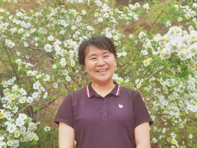 高原上的鄉(xiāng)城縣人民醫(yī)院，來了一位“眼睛彎彎的護(hù)士阿姨”