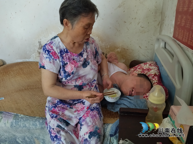 納溪李中文：照顧癱瘓兒子47年，詮釋母愛情深似海