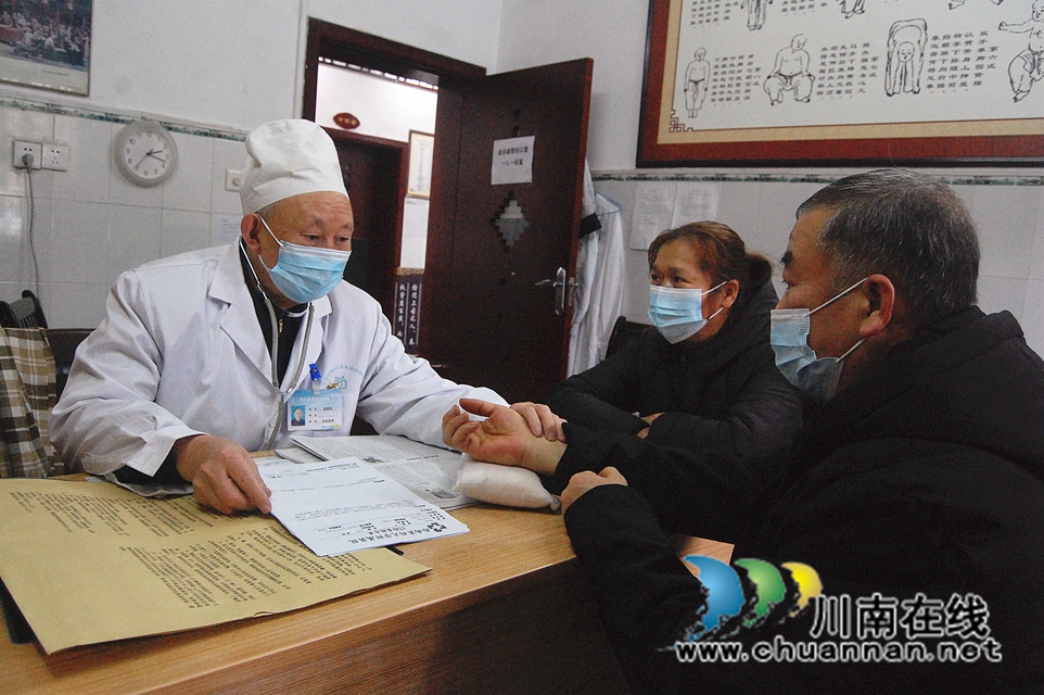 瀘州82歲老人溫國(guó)華：治病救人就是我的健康秘訣