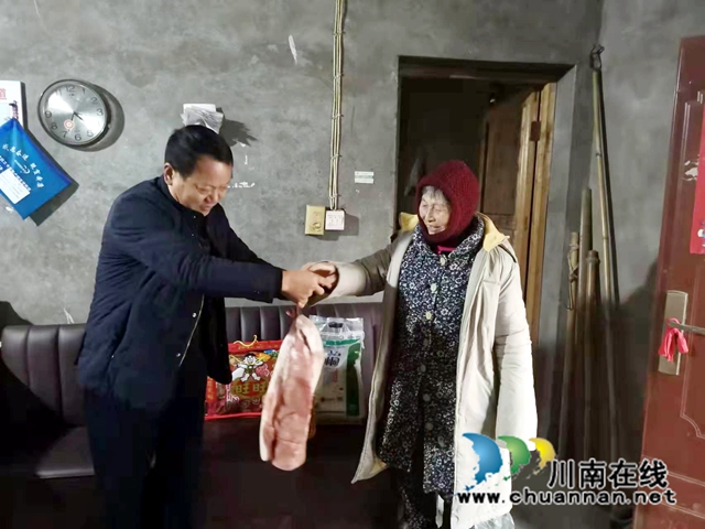 馬芝良為徐正芬送去豬肉等慰問(wèn)品.jpg