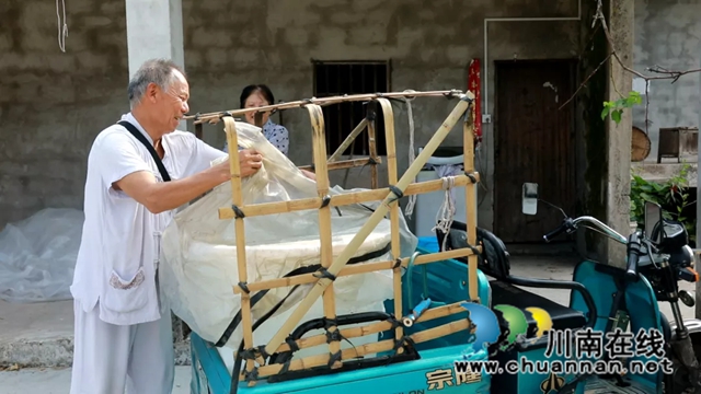 合江榕山鎮(zhèn)：古稀老人自發(fā)聯(lián)系水源，無償把水送到村民家中