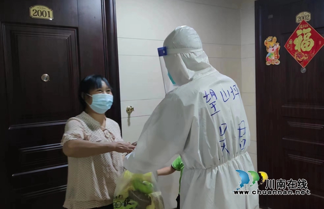 龍馬潭區(qū)退役軍人、魚塘街道望山坪社區(qū)副主任吳君：“疫”不容辭再?zèng)_鋒