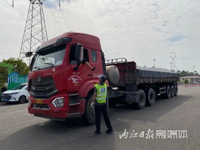 鄰地出現(xiàn)陽性病例！隆昌356名“衛(wèi)兵”24小時扼守入隆入內(nèi)防線