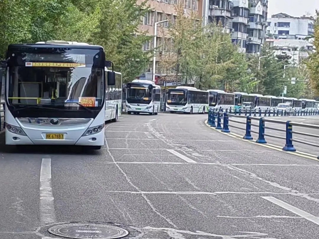 停運不停車！疫情下，內(nèi)江260余輛公交車變身“戰(zhàn)備車”