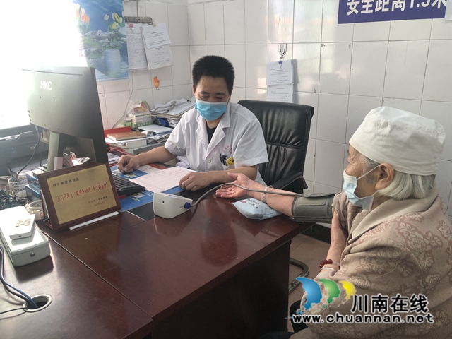 合江縣先灘鎮(zhèn)： 一位基層醫(yī)生，成了許多群眾的“疫”靠