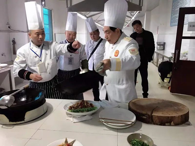 內江，有一群專為美食而“生”的“甜城大廚”
